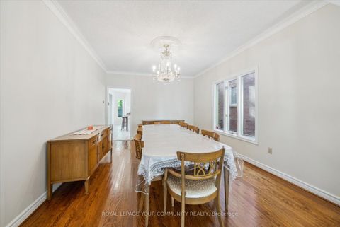 Photo 5 at 136 Markwood Lane, Yorkhill, Vaughan