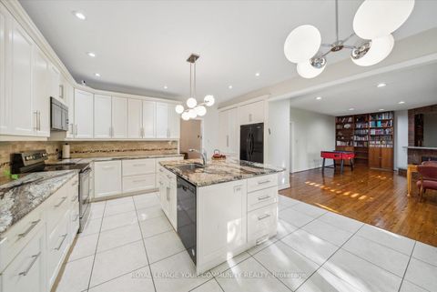 Photo 8 at 136 Markwood Lane, Yorkhill, Vaughan