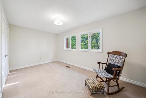 Photo 18 at 136 Markwood Lane, Yorkhill, Vaughan