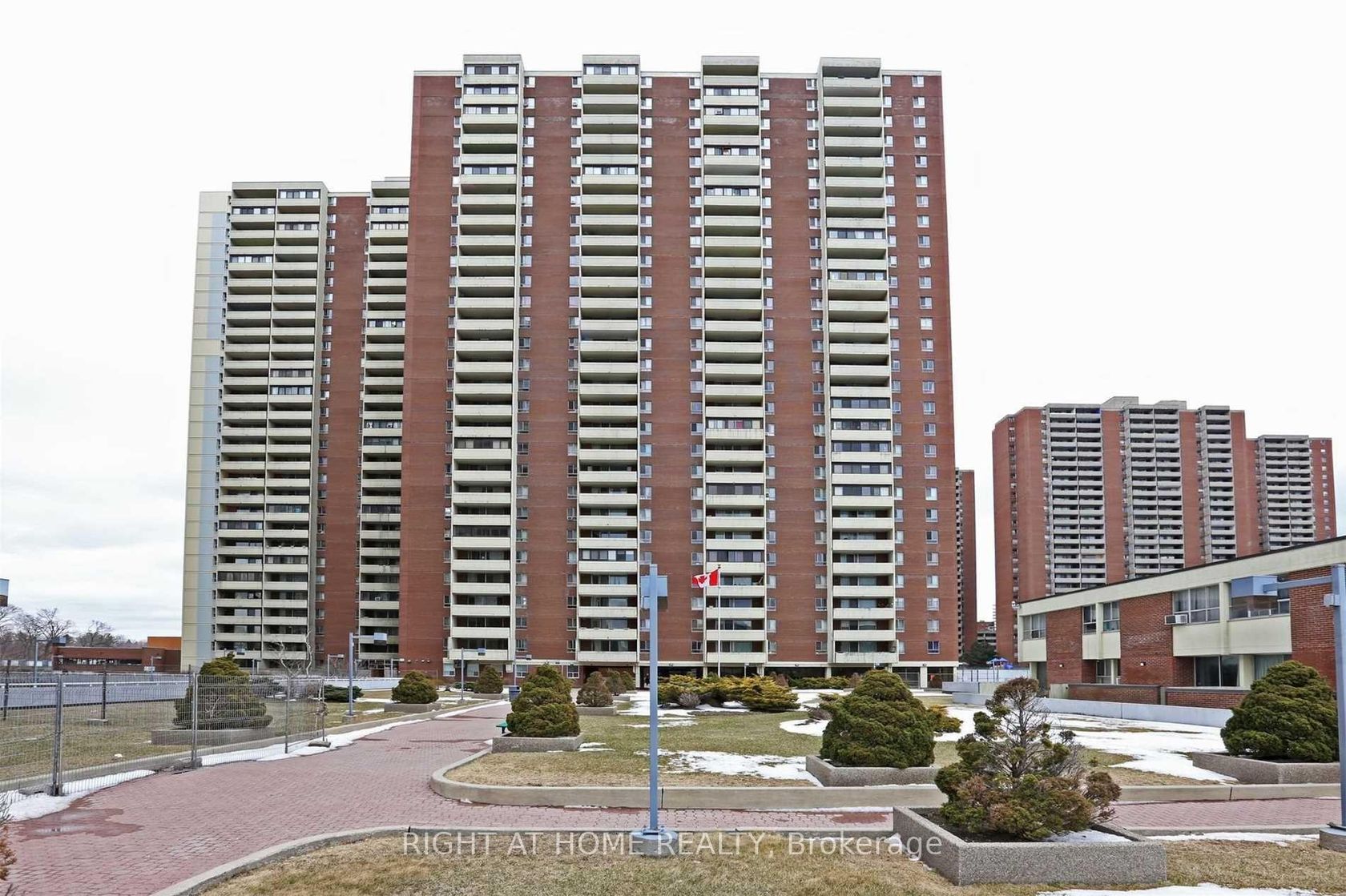 717 - 5 Massey Square, Crescent Town, Toronto 