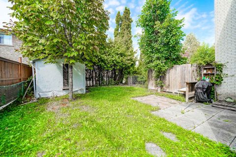 Photo 4 at 8 Topaz Gate, Steeles, Toronto