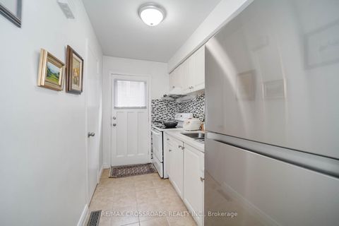 Photo 32 at 8 Topaz Gate, Steeles, Toronto