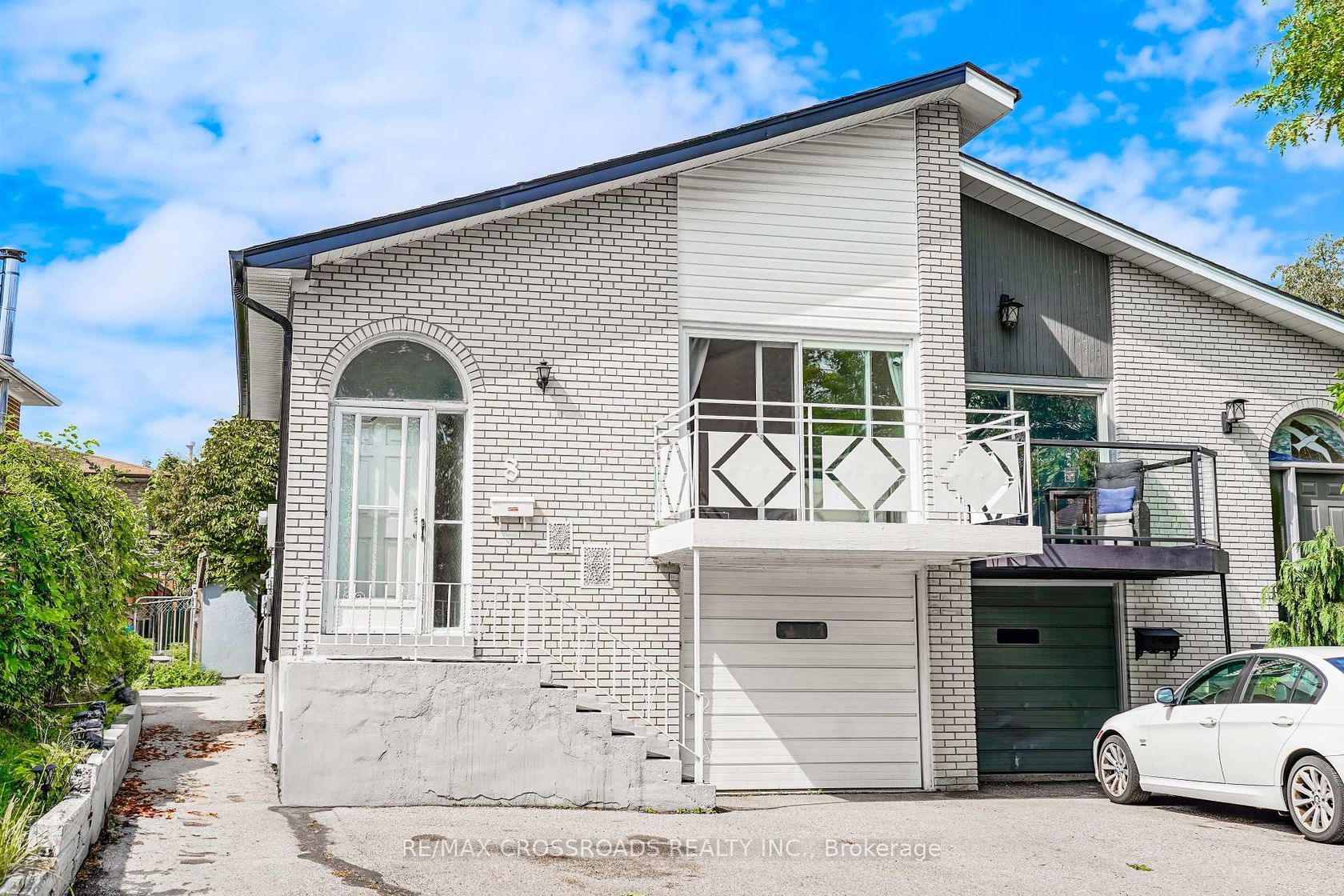 8 Topaz Gate, Steeles, Toronto 