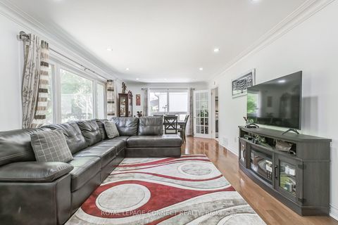 Photo 2 at 27 Horton Boulevard, Eglinton East, Toronto