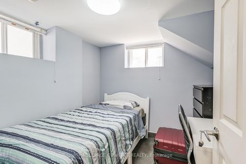 Photo 11 at 27 Horton Boulevard, Eglinton East, Toronto