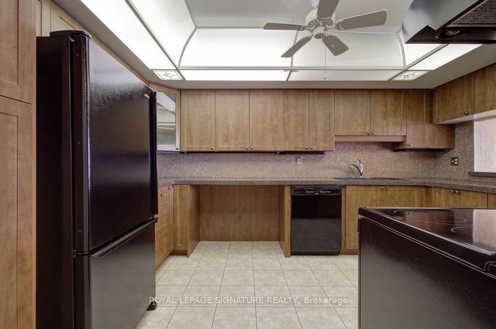 Photo 9 at 704 - 1271 Walden Circle, Clarkson, Mississauga
