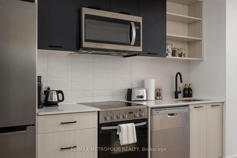 Photo 7 at 407 - 2300 St Clair Avenue W, Junction Area, Toronto