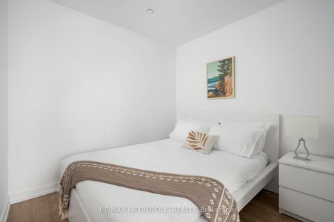 Photo 9 at 407 - 2300 St Clair Avenue W, Junction Area, Toronto