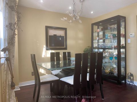 Photo 1 at 80 Orsett Street, CP College Park, Oakville