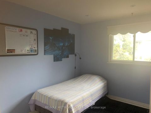 Photo 6 at 80 Orsett Street, CP College Park, Oakville