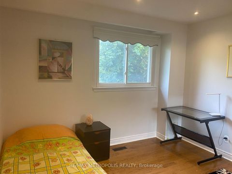 Photo 7 at 80 Orsett Street, CP College Park, Oakville