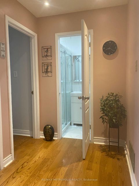 Photo 9 at 80 Orsett Street, CP College Park, Oakville