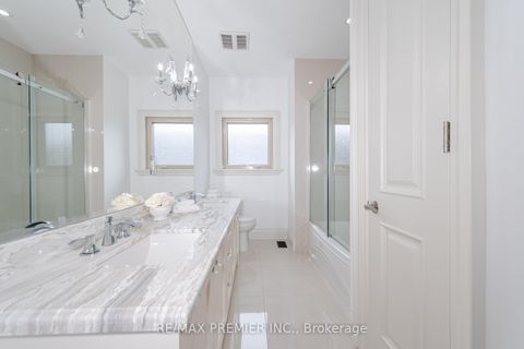 Photo 25 at 28 Ellerby Square N, West Woodbridge, Vaughan