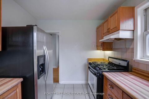 Photo 17 at 160 Pleasant Avenue, Newtonbrook West, Toronto