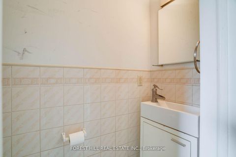 Photo 18 at 160 Pleasant Avenue, Newtonbrook West, Toronto