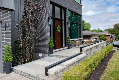 Photo 2 at 32 Sevilla Boulevard, Kleinburg, Vaughan