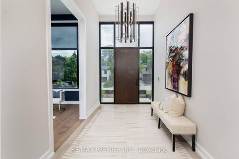 Photo 3 at 32 Sevilla Boulevard, Kleinburg, Vaughan