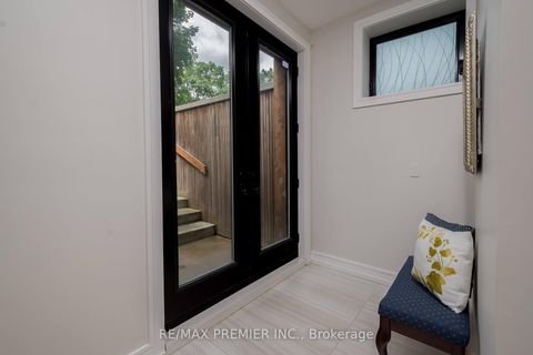 Photo 33 at 32 Sevilla Boulevard, Kleinburg, Vaughan