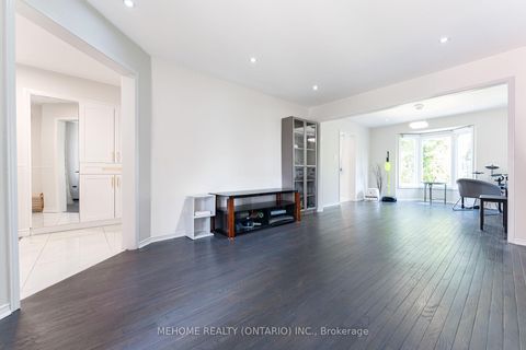 Photo 4 at 38 Desert View Crescent, Westbrook, Richmond Hill