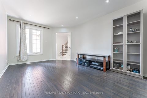 Photo 5 at 38 Desert View Crescent, Westbrook, Richmond Hill