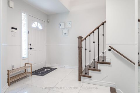 Photo 6 at 38 Desert View Crescent, Westbrook, Richmond Hill