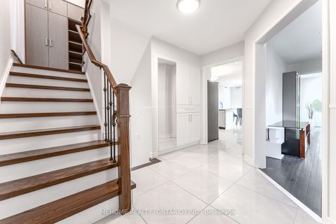Photo 7 at 38 Desert View Crescent, Westbrook, Richmond Hill