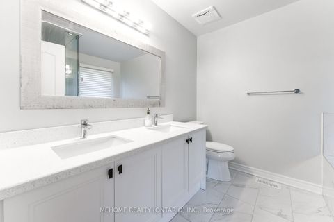 Photo 10 at 38 Desert View Crescent, Westbrook, Richmond Hill