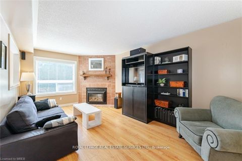 Photo 8 at 125 Ferndale Drive S, Ardagh, Barrie Photo 8 at 125 Ferndale Drive S, Ardagh, Barrie