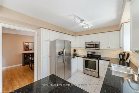 Photo 13 at 125 Ferndale Drive S, Ardagh, Barrie Photo 13 at 125 Ferndale Drive S, Ardagh, Barrie