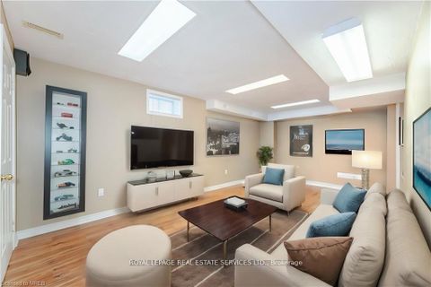 Photo 33 at 125 Ferndale Drive S, Ardagh, Barrie