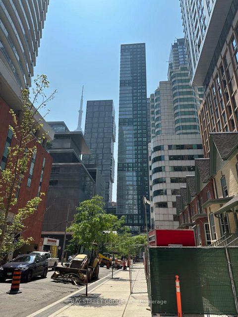 Photo 3 at 703 - 327 King Street W, Waterfront Communities C1, Toronto