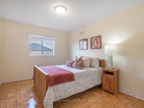 Photo 24 at 11 Avocet Drive, Vellore Village, Vaughan