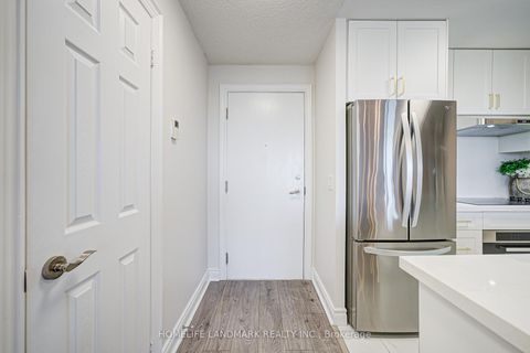 Photo 4 at 1011 - 15 Greenview Avenue, Newtonbrook West, Toronto