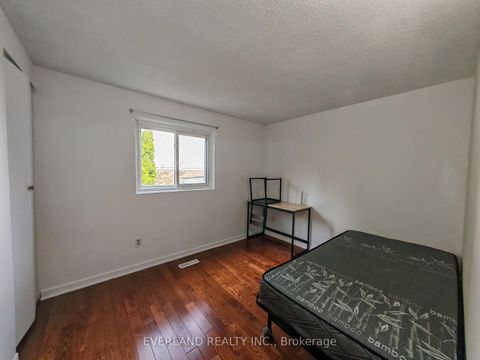 Photo 4 at 18 Camberley Court, Malvern, Toronto