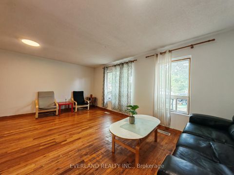Photo 7 at 18 Camberley Court, Malvern, Toronto
