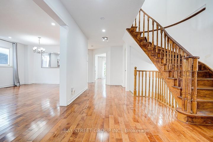 Photo 7 at 8 Muster Court, Buttonville, Markham