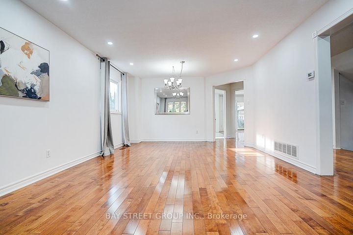 Photo 10 at 8 Muster Court, Buttonville, Markham