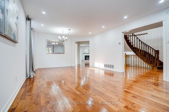 Photo 11 at 8 Muster Court, Buttonville, Markham