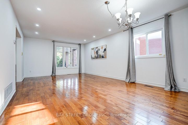Photo 12 at 8 Muster Court, Buttonville, Markham
