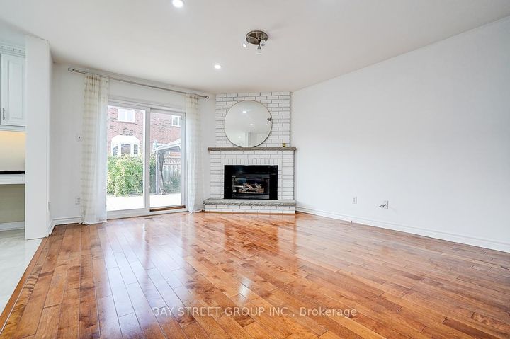 Photo 13 at 8 Muster Court, Buttonville, Markham