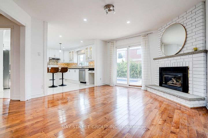 Photo 14 at 8 Muster Court, Buttonville, Markham