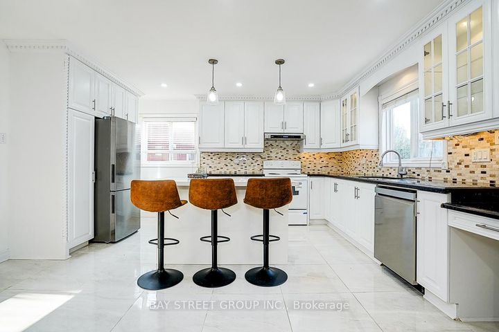 Photo 16 at 8 Muster Court, Buttonville, Markham