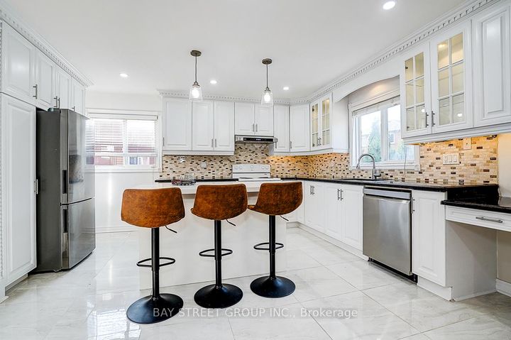 Photo 17 at 8 Muster Court, Buttonville, Markham