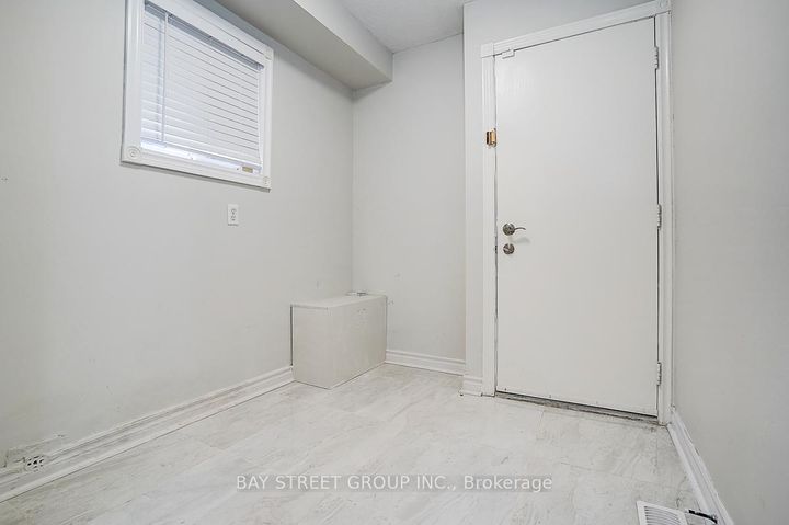 Photo 23 at 8 Muster Court, Buttonville, Markham