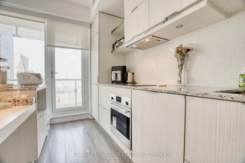 Photo 2 at 1510 - 197 Yonge Street, Yonge Corridor, Toronto