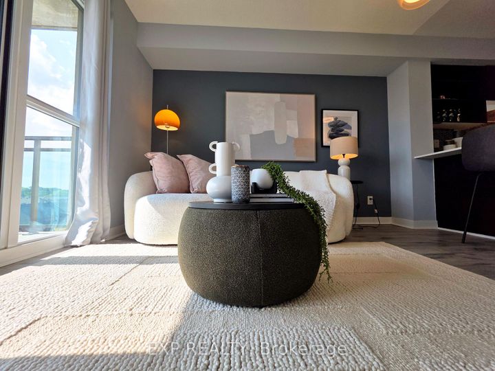 Photo 2 at 723 - 120 Dallimore Circle, Don Mills, Toronto