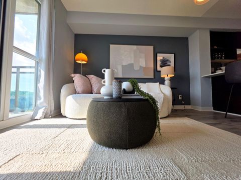 Photo 2 at 723 - 120 Dallimore Circle, Don Mills, Toronto