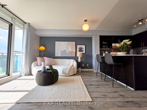 Photo 3 at 723 - 120 Dallimore Circle, Don Mills, Toronto