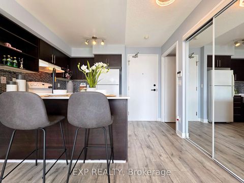 Photo 4 at 723 - 120 Dallimore Circle, Don Mills, Toronto
