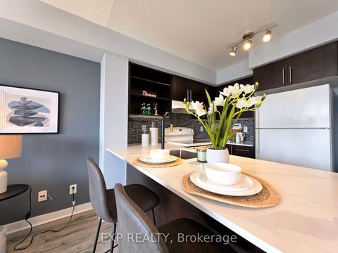 Photo 5 at 723 - 120 Dallimore Circle, Don Mills, Toronto